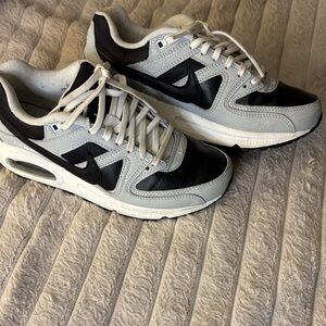 Nike Men's Black and White Sneakers